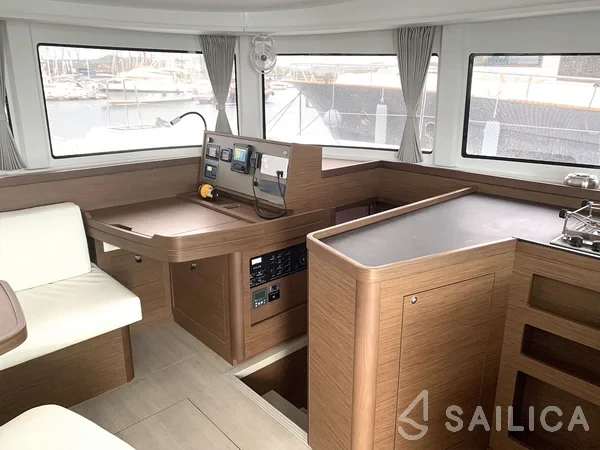 Lagoon 42 - Yacht Charter Sailica