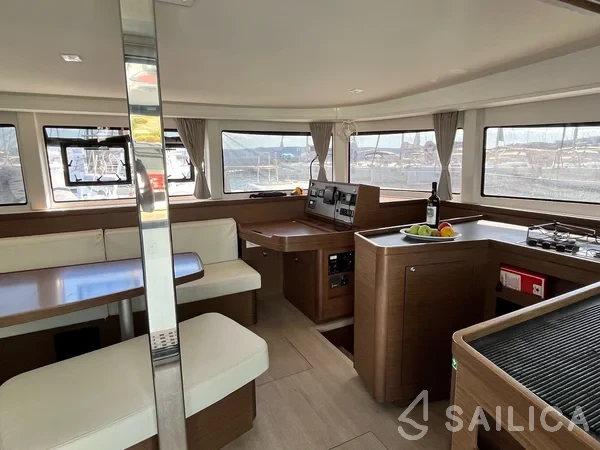 Lagoon 42 - Yacht Charter Sailica