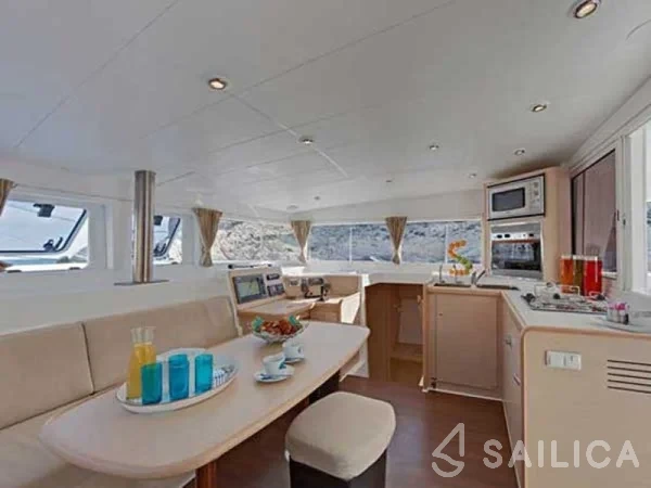 Lagoon 40 - Yacht Charter Sailica