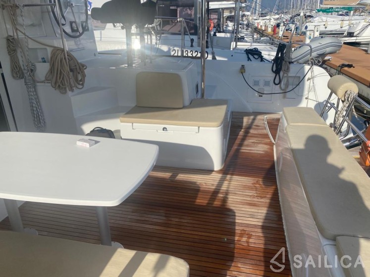 Lagoon 40 - Yacht Charter Sailica