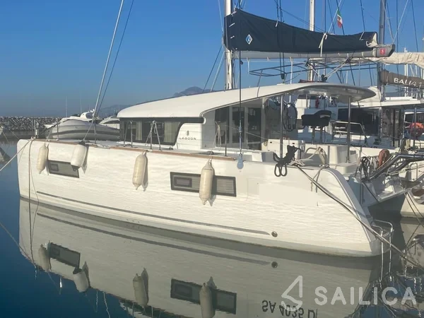 Lagoon 40 - Yacht Charter Sailica