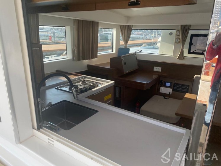 Lagoon 40 - Yacht Charter Sailica