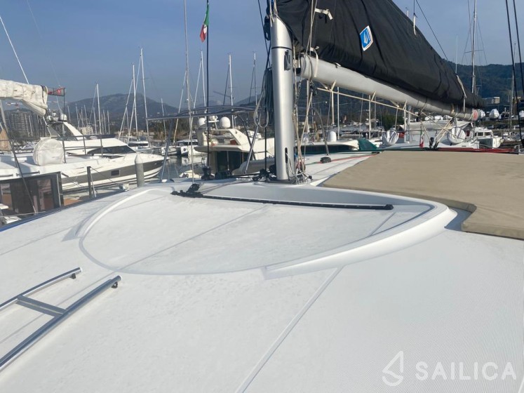 Lagoon 40 - Yacht Charter Sailica