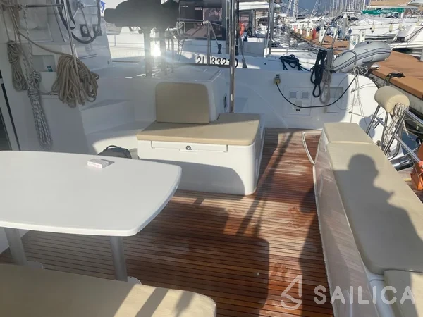 Lagoon 40 - Yacht Charter Sailica