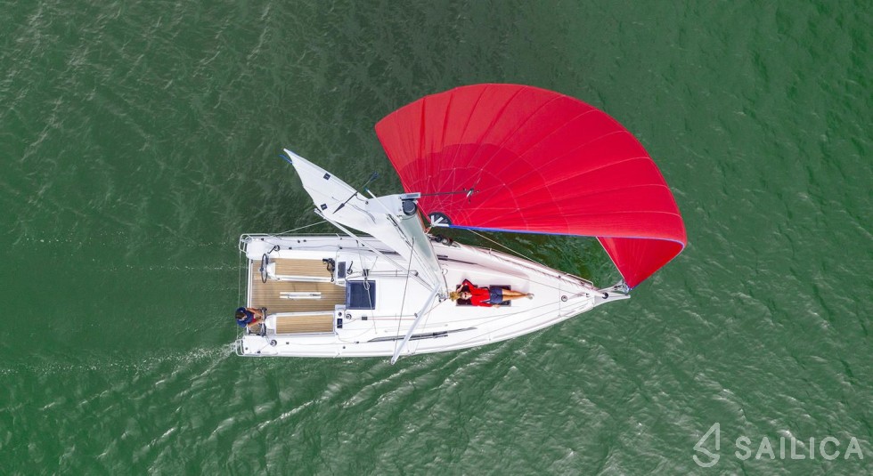 Oceanis 30.1 - Yacht Charter Sailica