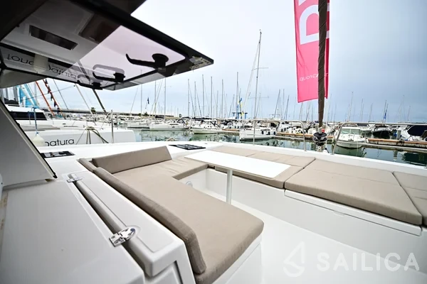 Bali 4.2 - Yacht Charter Sailica