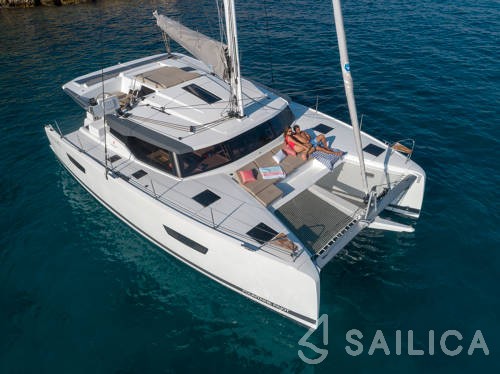 Astréa 42 - Yacht Charter Sailica