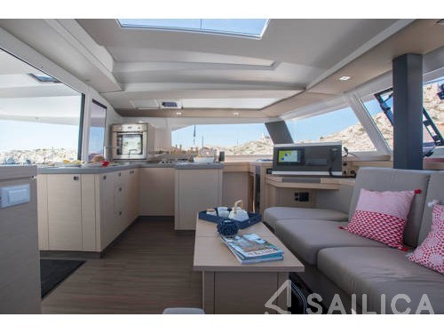 Astréa 42 - Yacht Charter Sailica