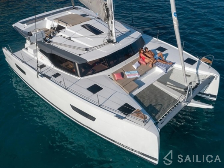 Astréa 42 - Yacht Charter Sailica