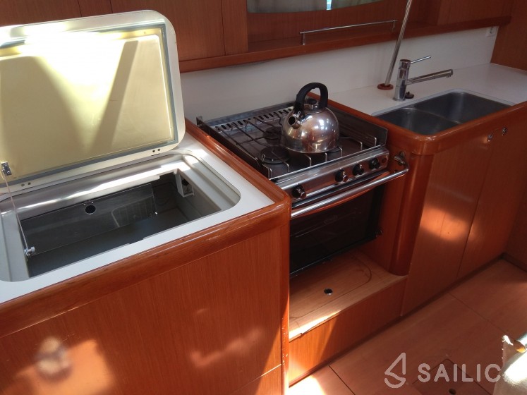 Oceanis 46 - Yacht Charter Sailica
