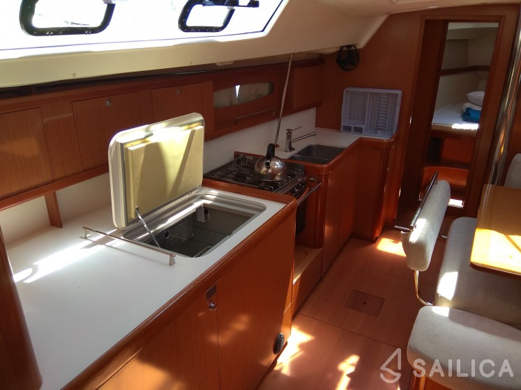 Oceanis 46 - Yacht Charter Sailica