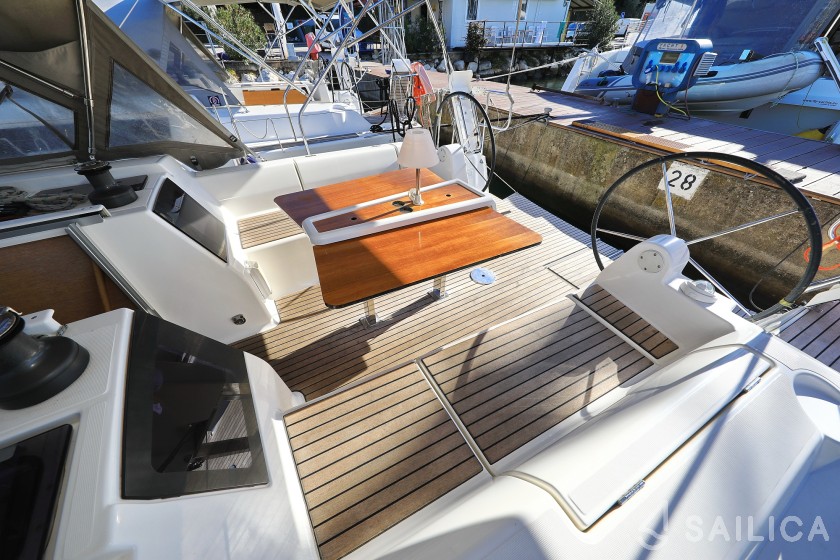 Dufour 382 GL - Yacht Charter Sailica