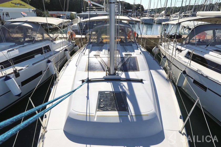 Dufour 382 GL - Yacht Charter Sailica