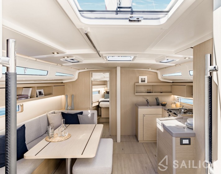 Oceanis 40.1 - Yacht Charter Sailica