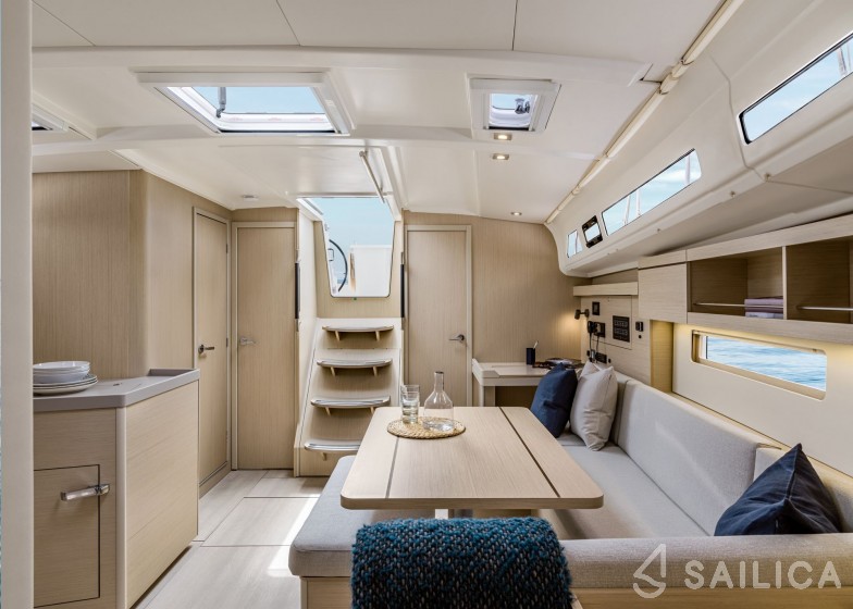 Oceanis 40.1 - Yacht Charter Sailica