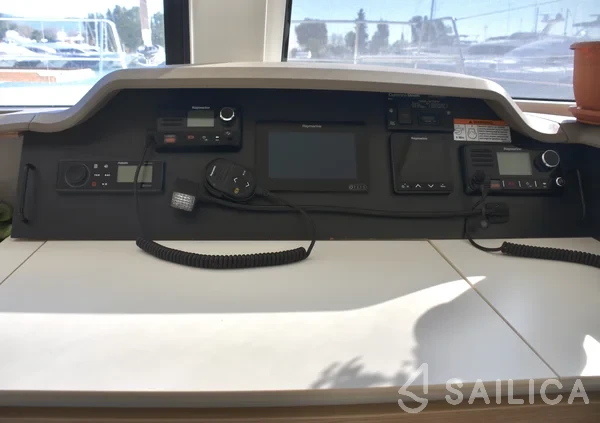 Bali 4.1 - Yacht Charter Sailica