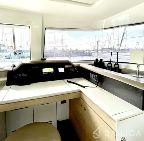 Bali 4.1 - Yacht Charter Sailica