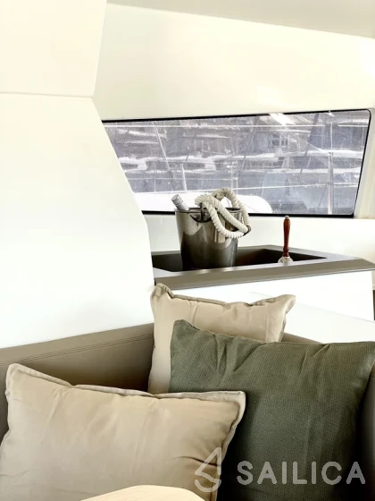 Bali 4.1 - Yacht Charter Sailica
