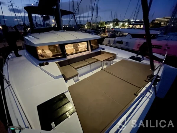 Bali 4.1 - Yacht Charter Sailica
