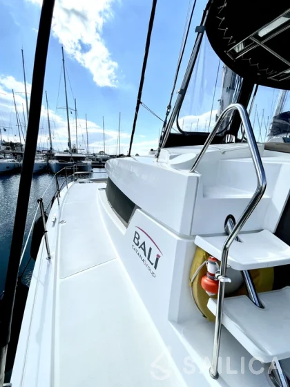 Bali 4.1 - Yacht Charter Sailica
