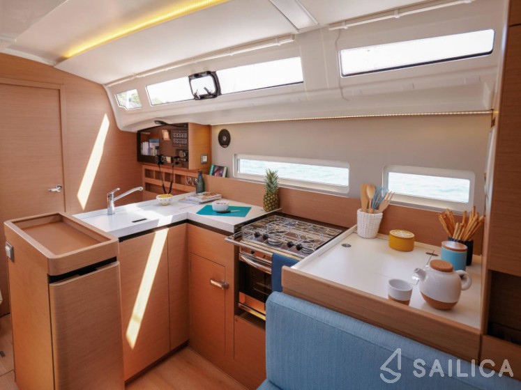 Sun Odyssey 410 - Yacht Charter Sailica