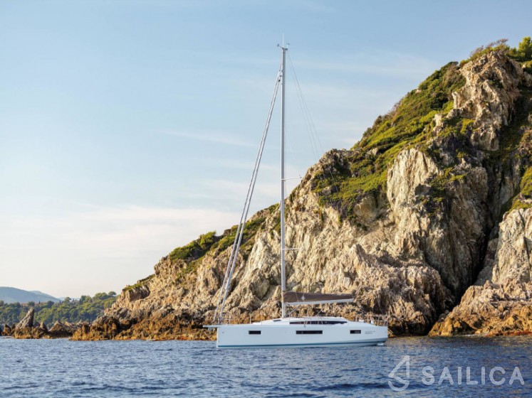 Sun Odyssey 410 - Yacht Charter Sailica