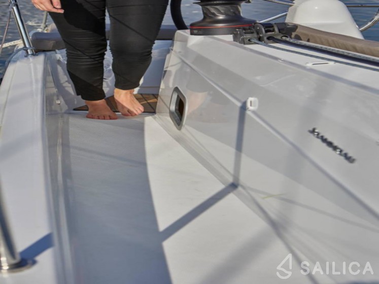 Sun Odyssey 410 - Yacht Charter Sailica
