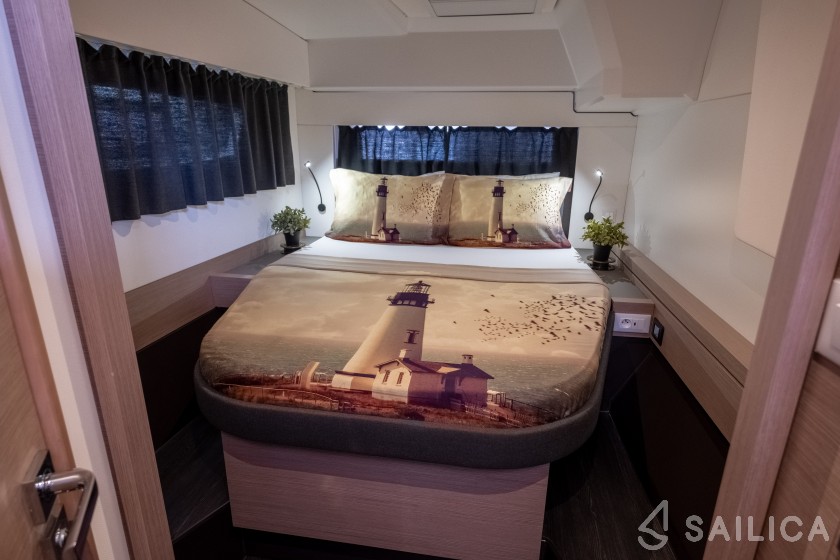 Astréa 42 - Yacht Charter Sailica