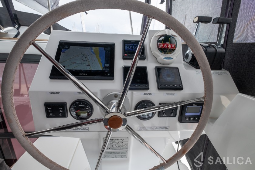 Astréa 42 - Yacht Charter Sailica