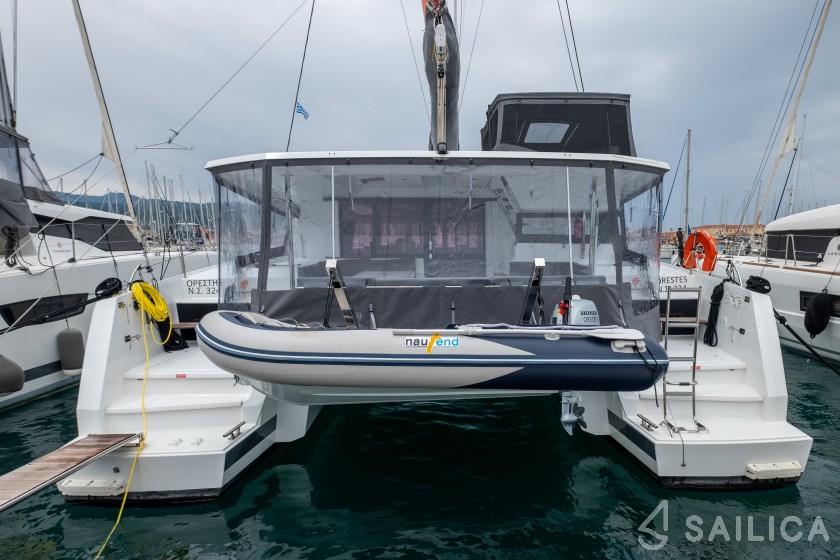 Astréa 42 - Yacht Charter Sailica