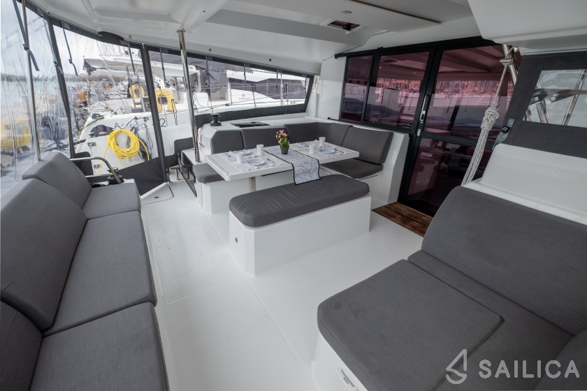 Astréa 42 - Yacht Charter Sailica