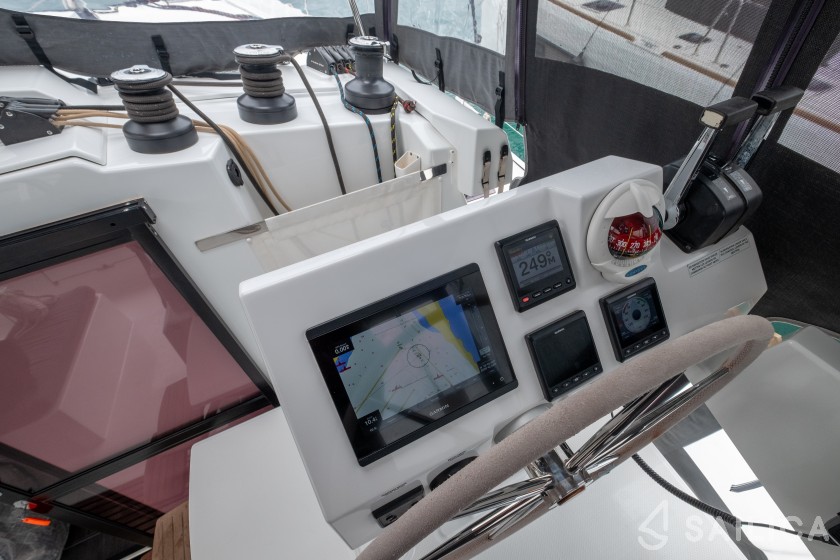 Astréa 42 - Yacht Charter Sailica