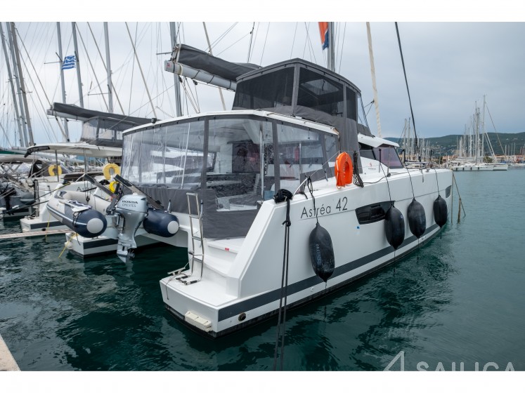 Astréa 42 - Yacht Charter Sailica