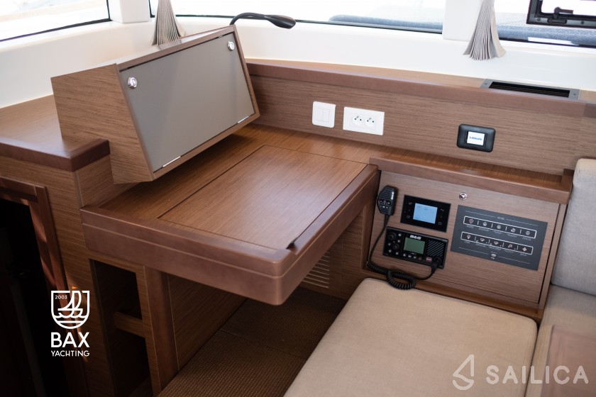 Lagoon 40 - Yacht Charter Sailica