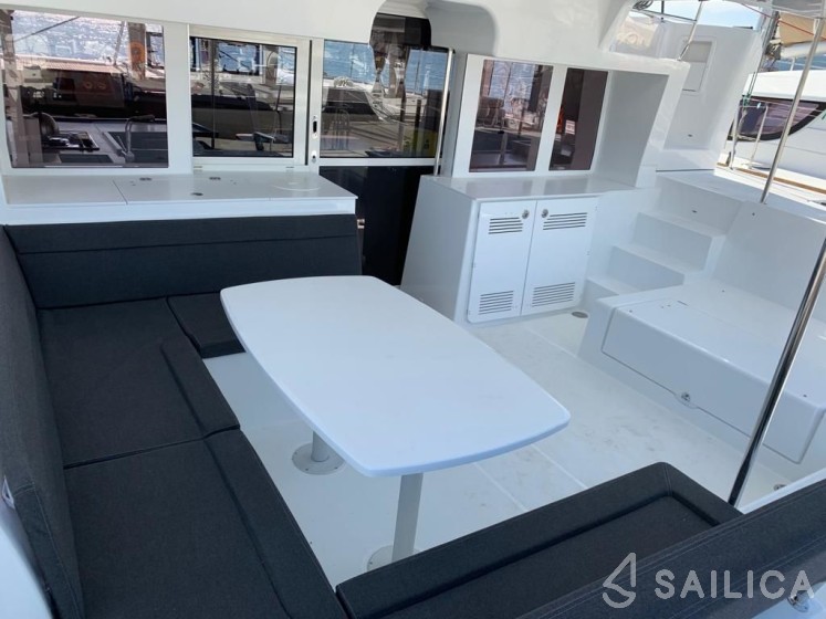 Lagoon 450  Flybridge - Yacht Charter Sailica