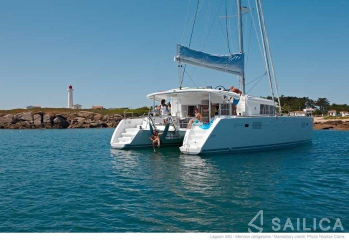Lagoon 450  Flybridge - Yacht Charter Sailica