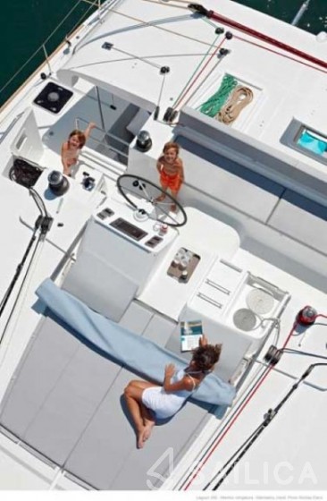 Lagoon 450  Flybridge - Yacht Charter Sailica