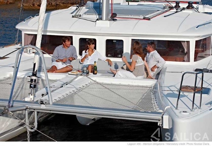 Lagoon 450  Flybridge - Yacht Charter Sailica