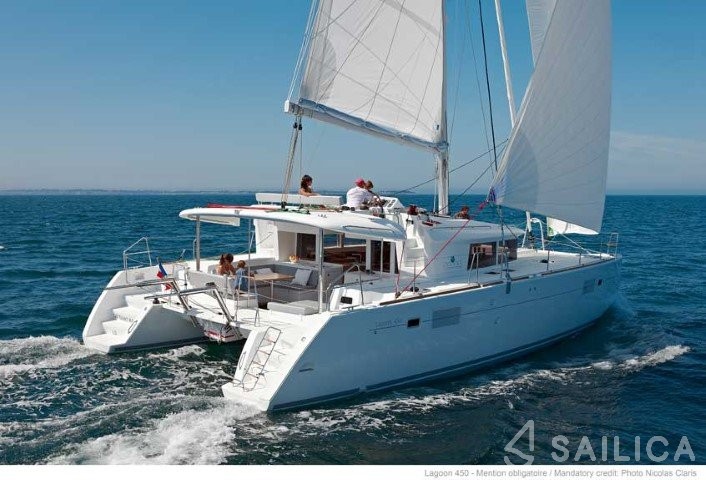 Lagoon 450  Flybridge - Yacht Charter Sailica