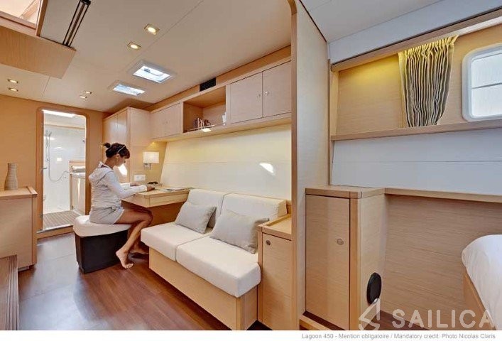 Lagoon 450  Flybridge - Yacht Charter Sailica