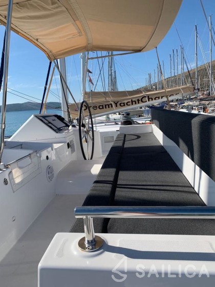 Lagoon 450  Flybridge - Yacht Charter Sailica