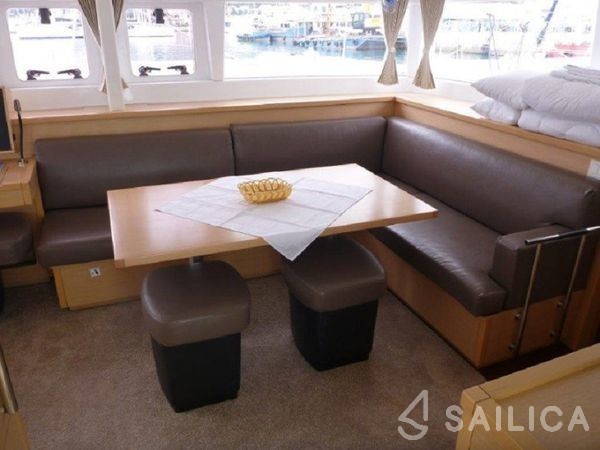 Lagoon 450  Flybridge - Yacht Charter Sailica