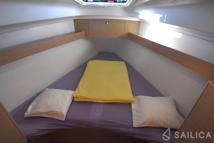 Elan 35 Impression - Yacht Charter Sailica