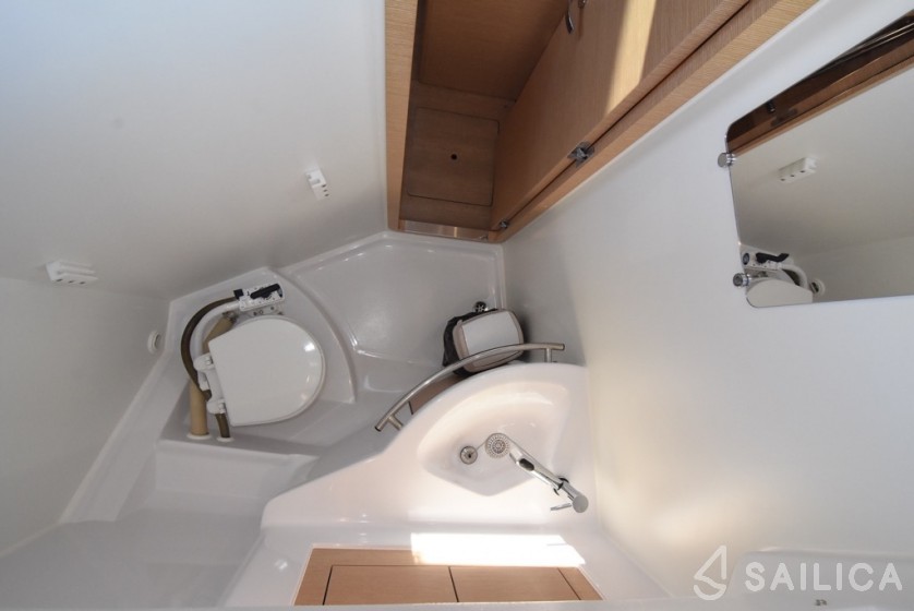 Elan 35 Impression - Yacht Charter Sailica