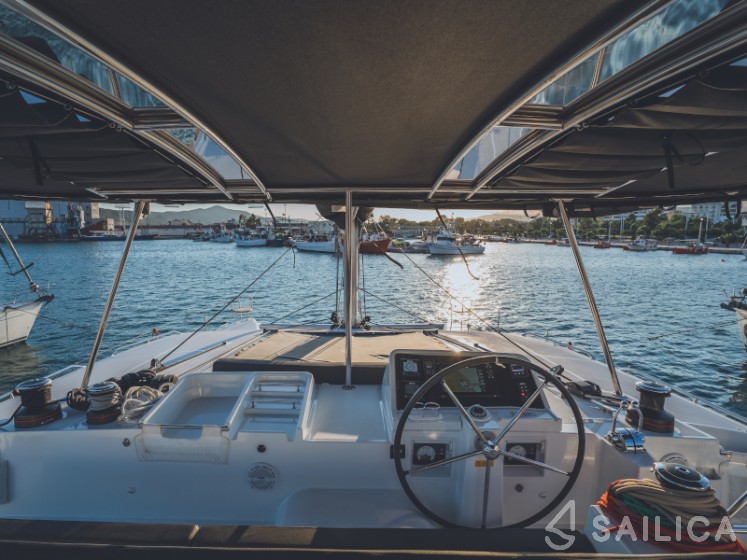 Lagoon 450  Flybridge - Yacht Charter Sailica