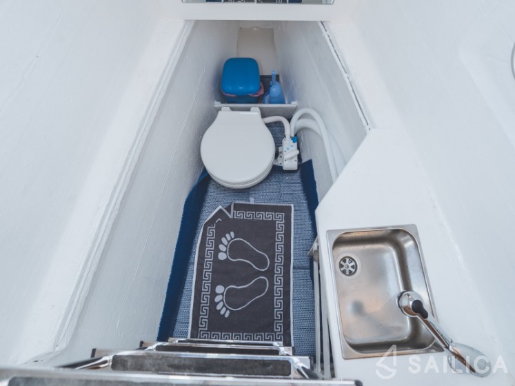 Lagoon 450  Flybridge - Yacht Charter Sailica
