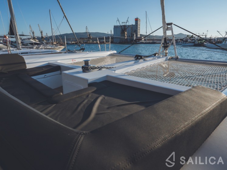 Lagoon 450  Flybridge - Yacht Charter Sailica
