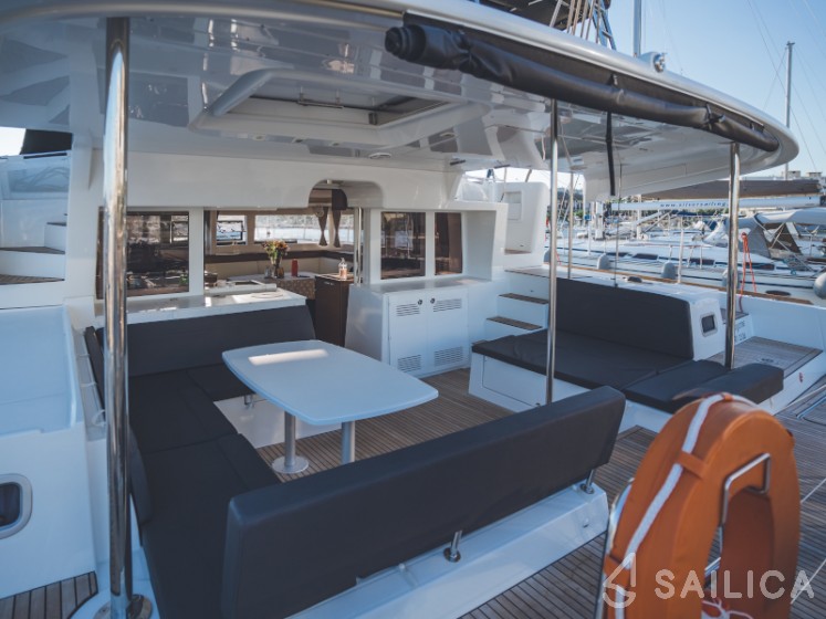 Lagoon 450  Flybridge - Yacht Charter Sailica