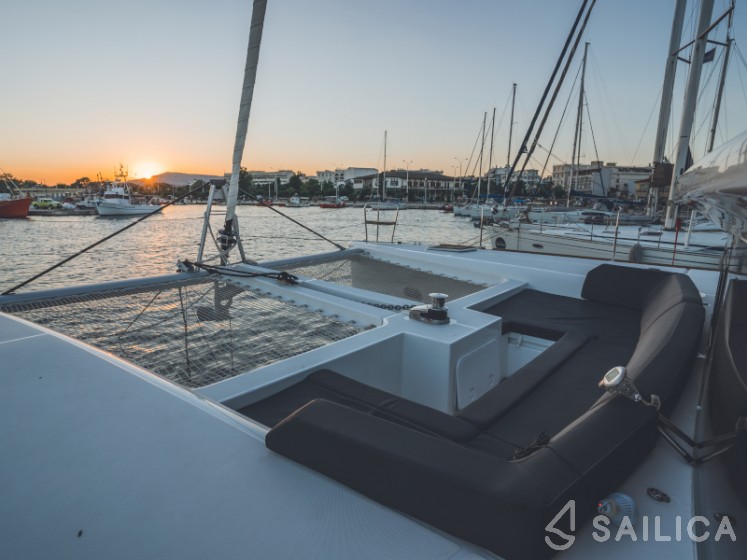 Lagoon 450  Flybridge - Yacht Charter Sailica