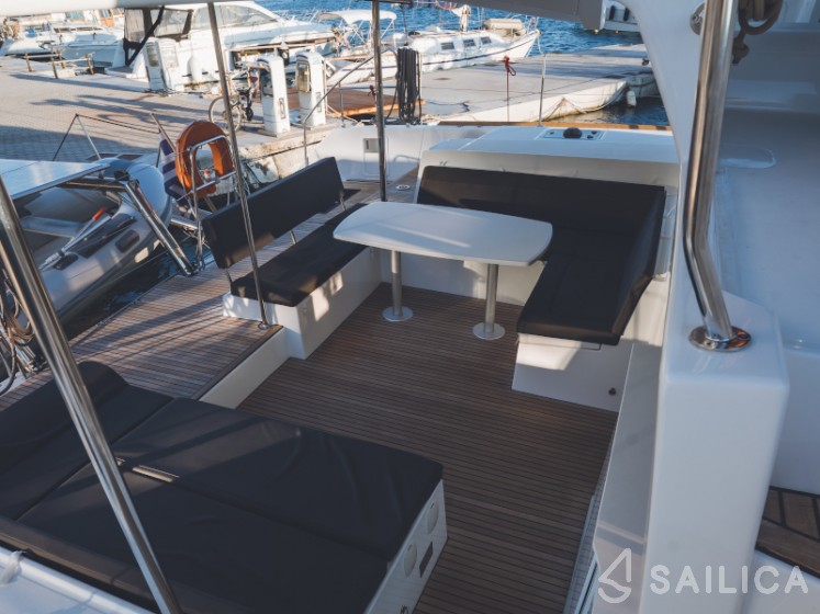 Lagoon 450  Flybridge - Yacht Charter Sailica